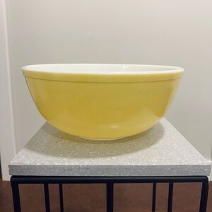 Pyrex #404 Primary Mixing Bowl Large Yellow Vintage Original 4 Quart